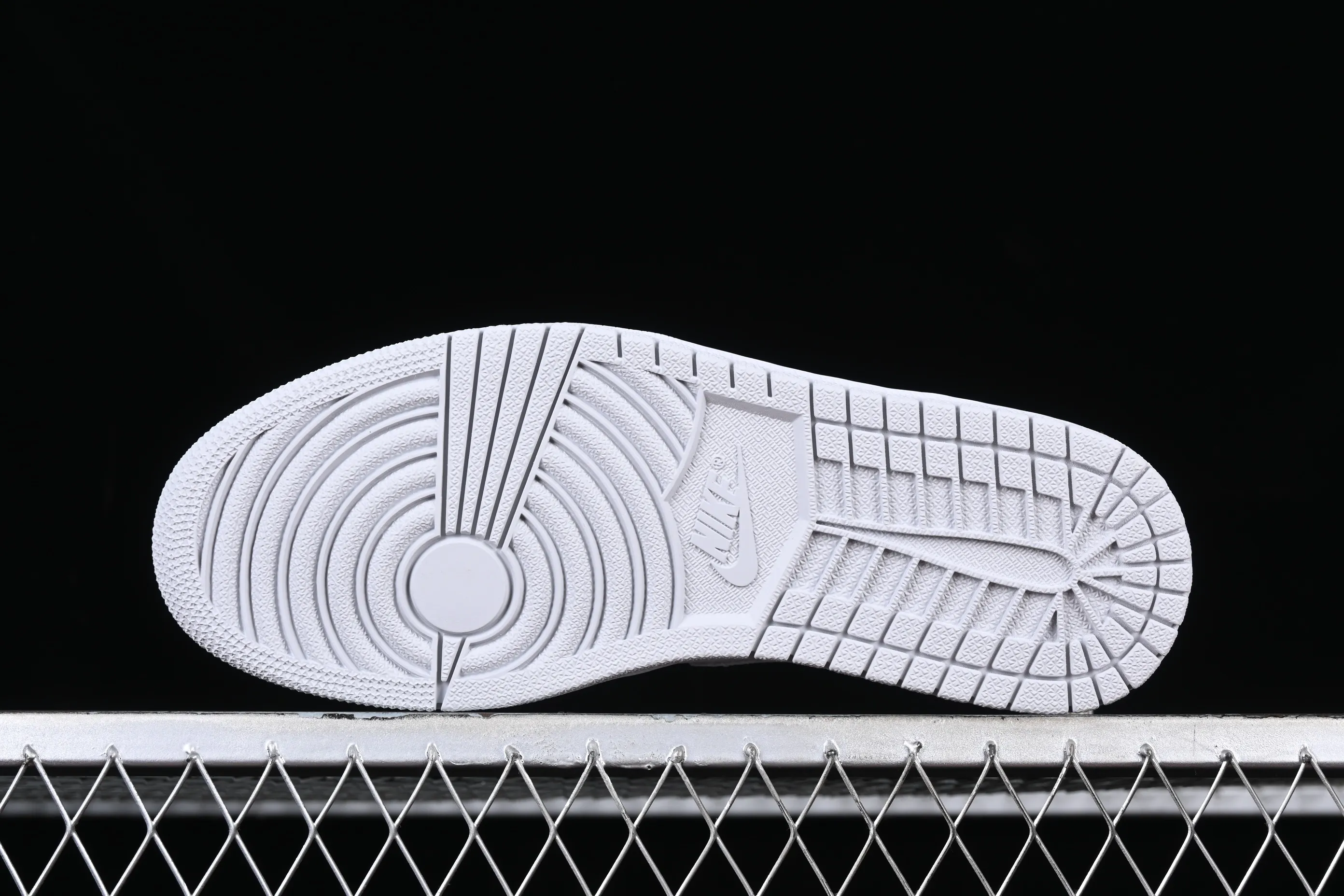 All categories Air Jordan Jordan series basketball shoes Air Jordan 1 Low LJR version Air Jordan 1 Low OG "Shattered Backboard" AJ1 Joe 1 customized version white buckle low-top basketball shoes CZ0790-100